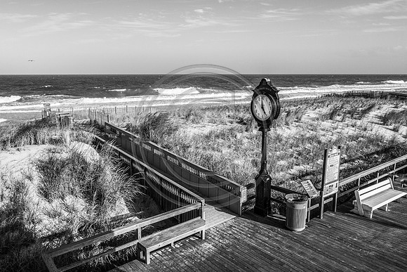 Clocks - 5 OClock Boardwalk B&W_1010395 V3