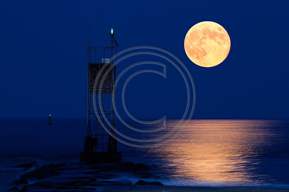 Blue Moon at IR Inlet 20120831_V2