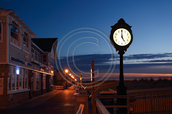 Clocks - Clock-boardwalk Boardwalk clock at 5 oclock_4640 V4