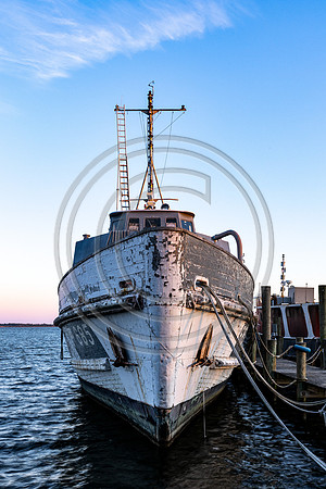 Boats - Rust Bucket 5749-Edit